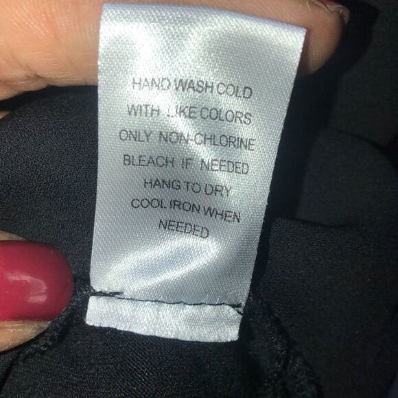 DR2 Daniel Rainn Roll Tab Pleated Tunic V-Neck Blouse Black Size Small - Picture 11 of 14